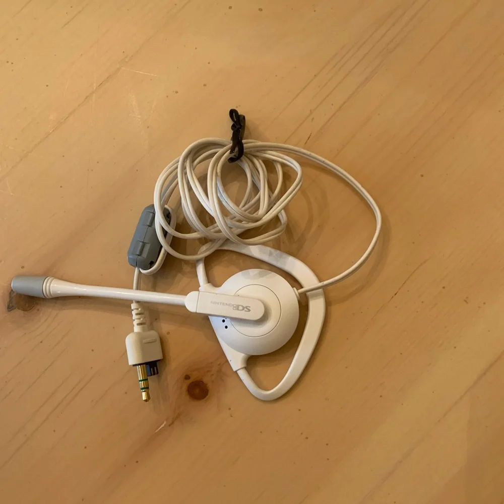 LIKE NEW!! Nintendo DS System White Headset!!